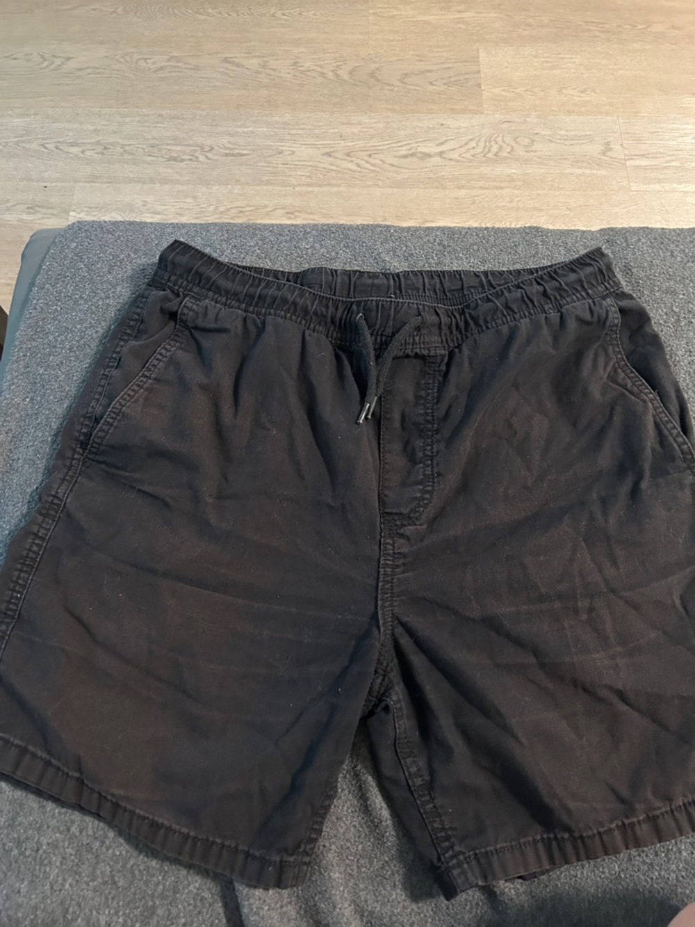 Casual Black Drawstring Shorts with Side Pockets. Men’s small